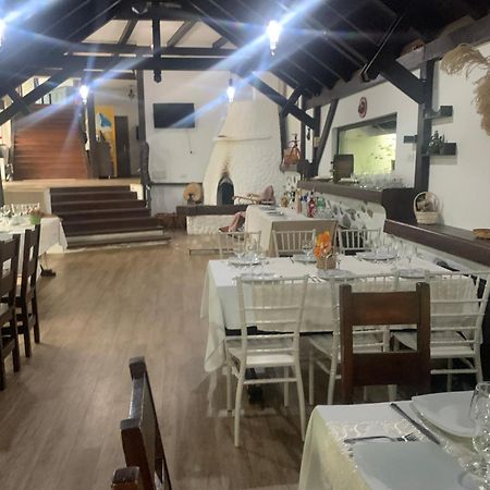 No Comment Rustic Hotel Curtea De Arges Exterior photo