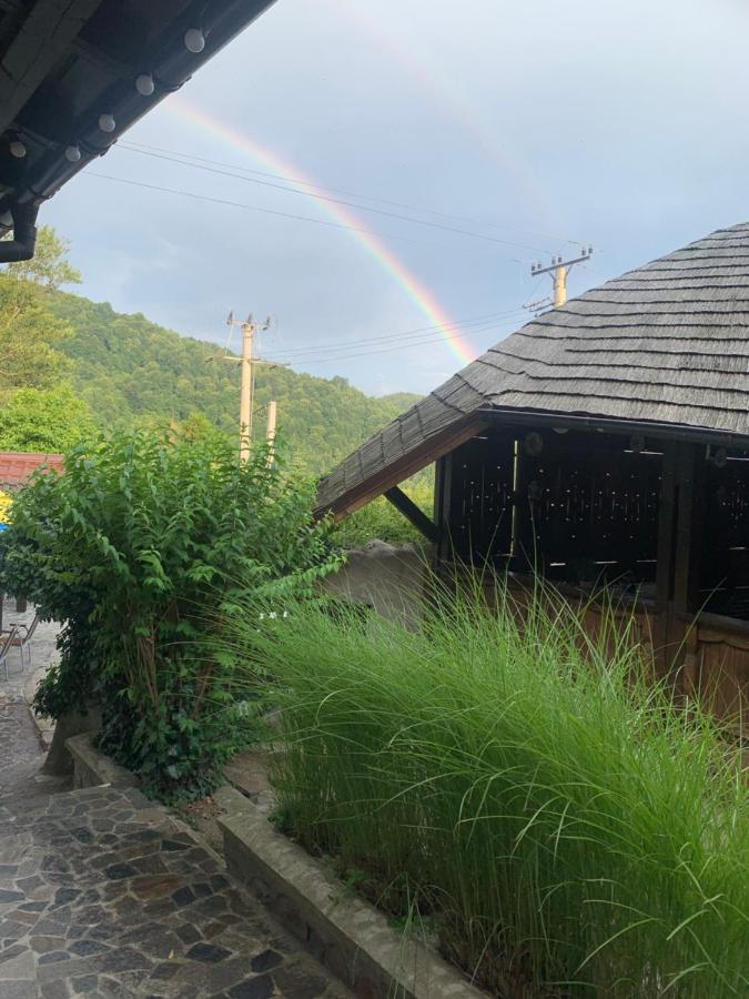 No Comment Rustic Hotel Curtea De Arges Exterior photo