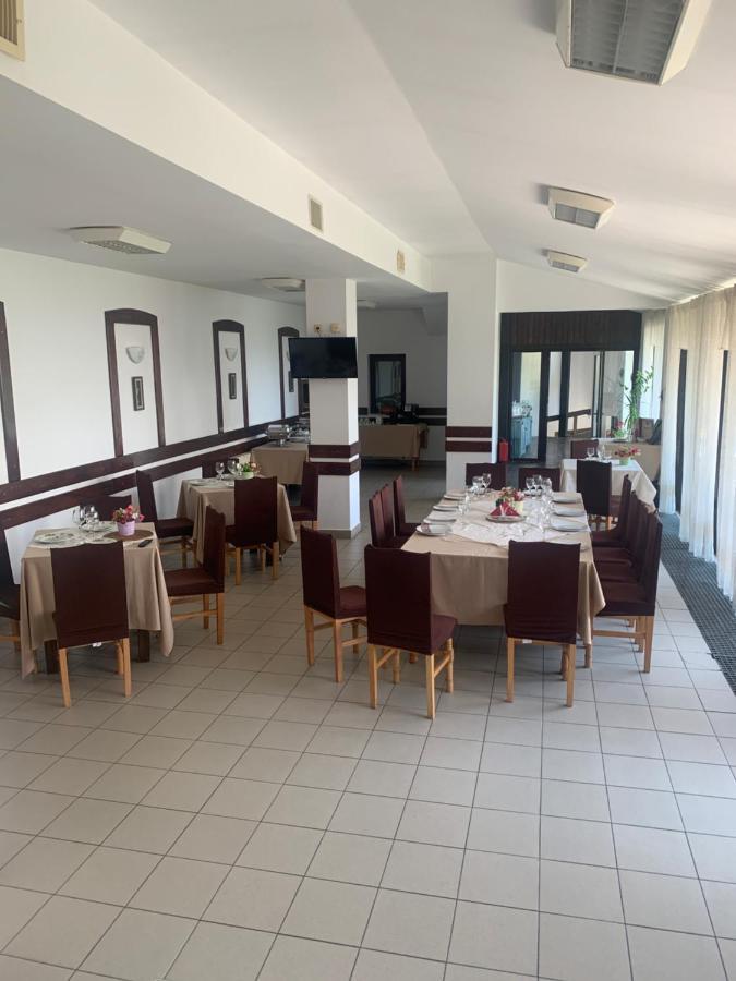 No Comment Rustic Hotel Curtea De Arges Exterior photo