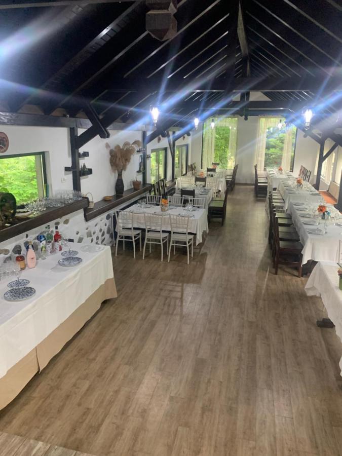 No Comment Rustic Hotel Curtea De Arges Exterior photo