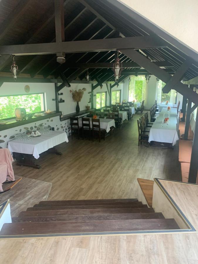 No Comment Rustic Hotel Curtea De Arges Exterior photo
